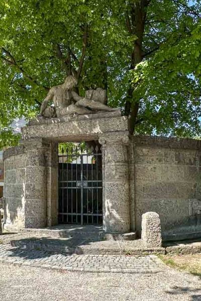 Trinkwasserbrunnen am Kriegerdenkmal