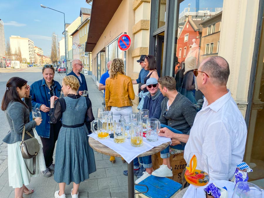 gaeste_goldstueck_dirndl_zehn_jahre_36