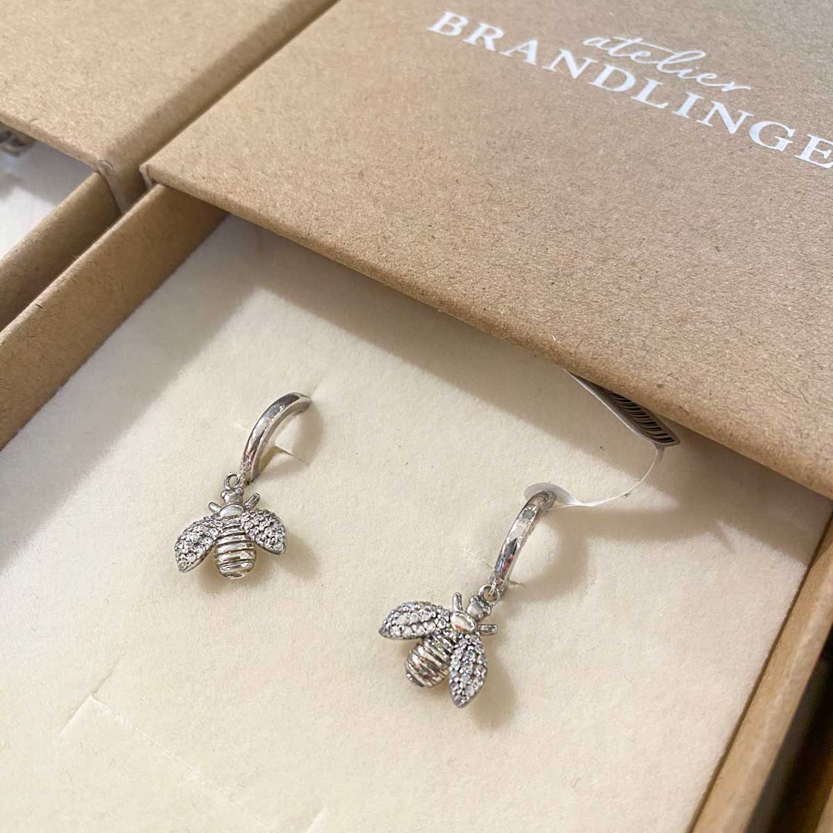 Schmuck Geschenk: Zauberhafte Ohrringe verschenken! Erhältlich im Block6 in Rosenheim.