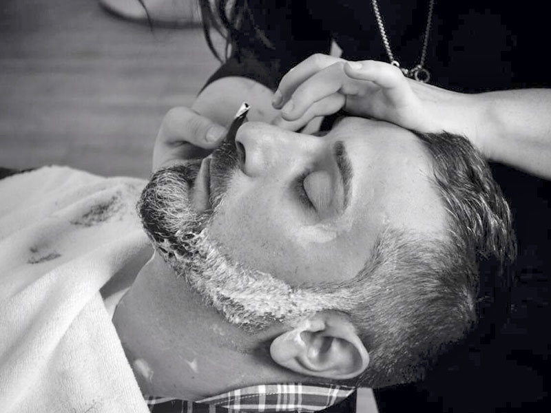 Haarmanufaktur Rosenheim - Männer bekommen hier eine echte orientalische Rasur