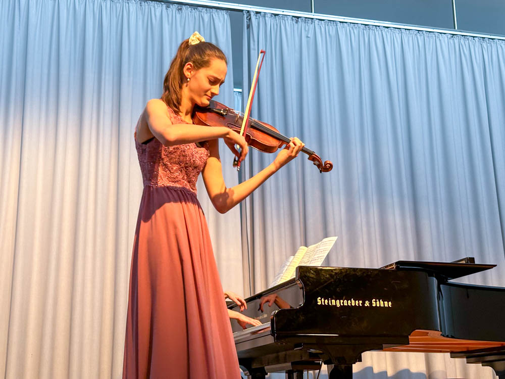 Den 2. Platz gewann Elisabeth Pihusch mit ihrer Violine©Stadttipps Rosenheim