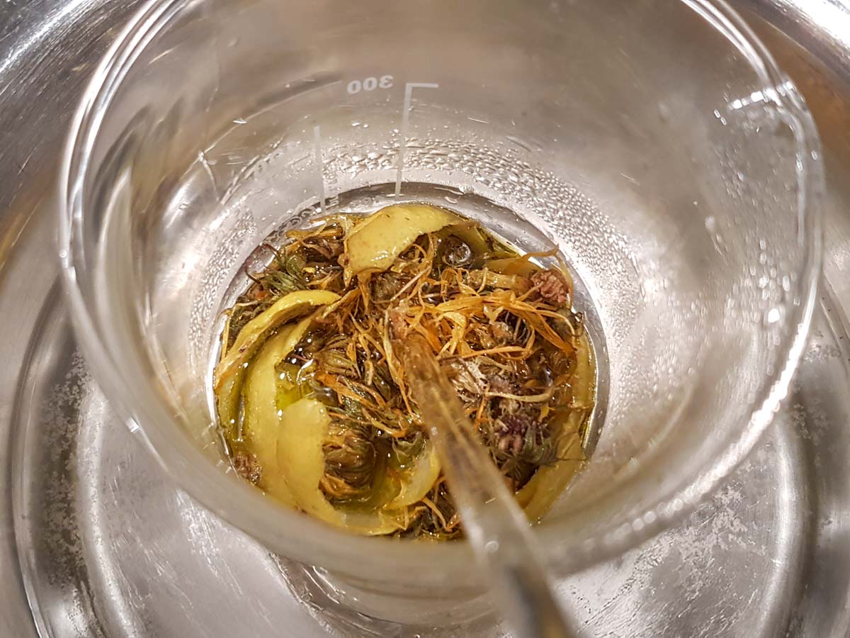 lieblingskraeuter pflanzenkosmetik ruehren copyright bettina soelch