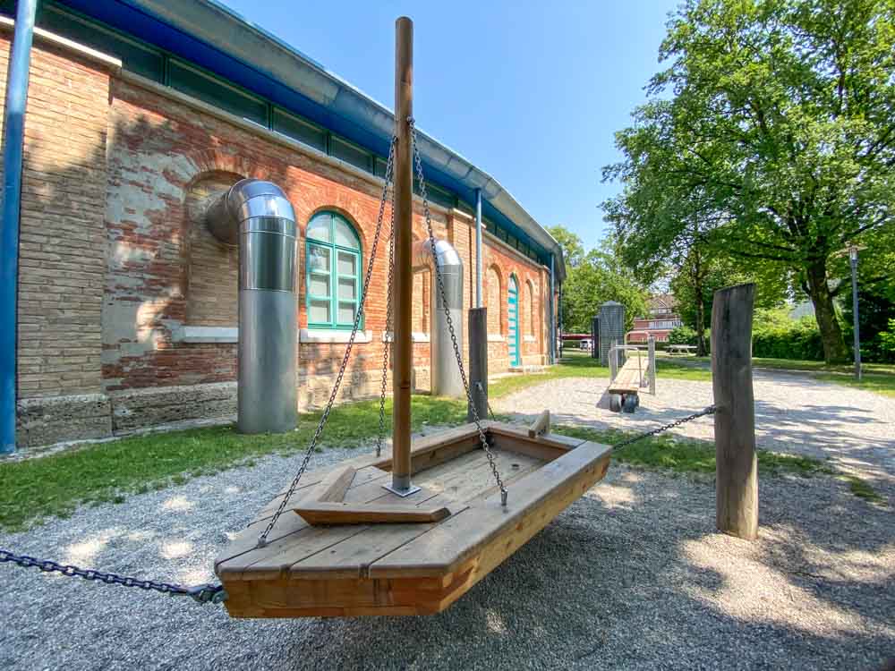 lokschuppen rosenheim Schiff Schaukel