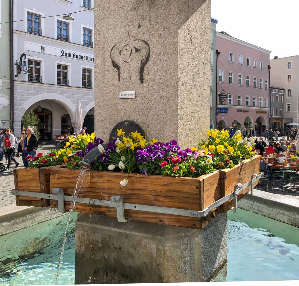 nepomukbrunnen copyright stadttipps rosenheim detail