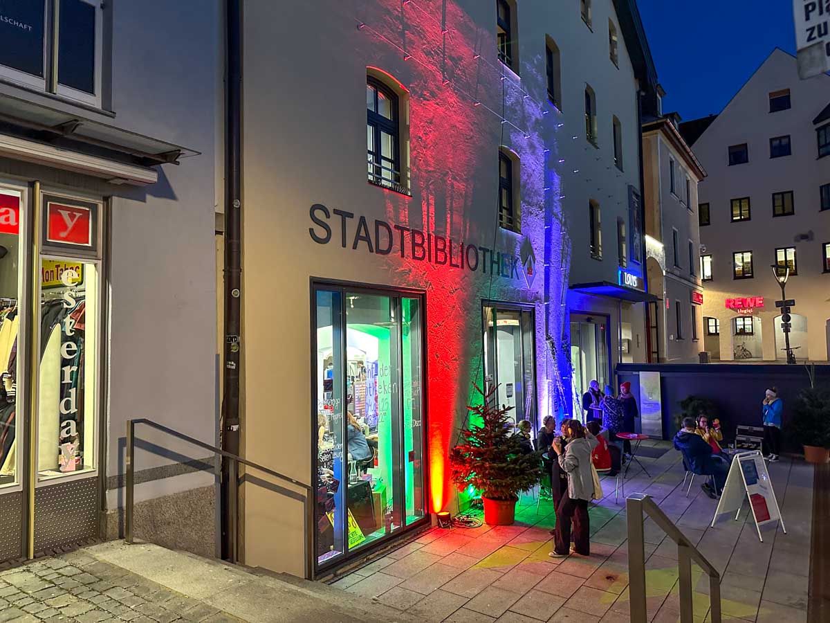 Lights außen bei der Nacht der Bibliotheken Rosenheim