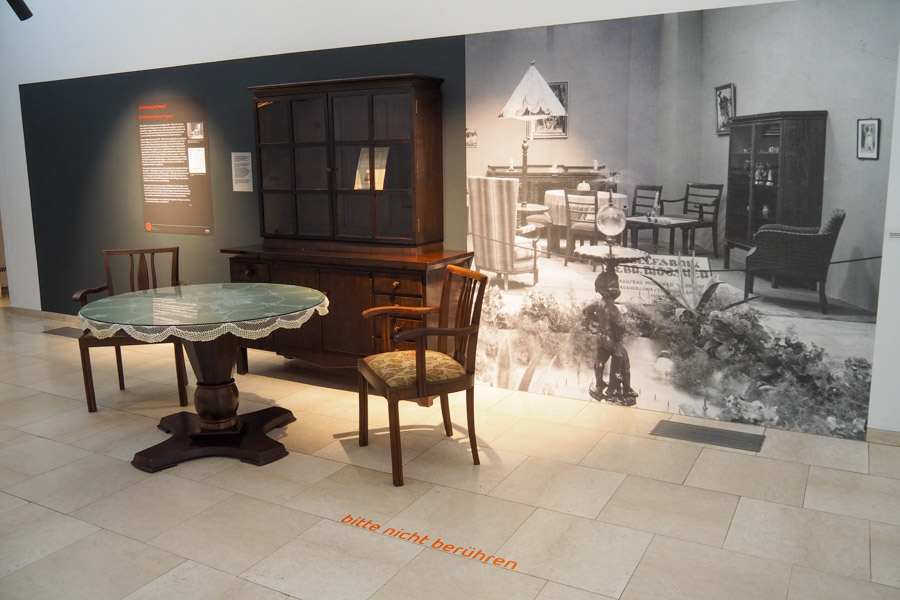 Ausstellung Made in Rosenheim - Wohnzimmereinrichtung 1920er Jahre