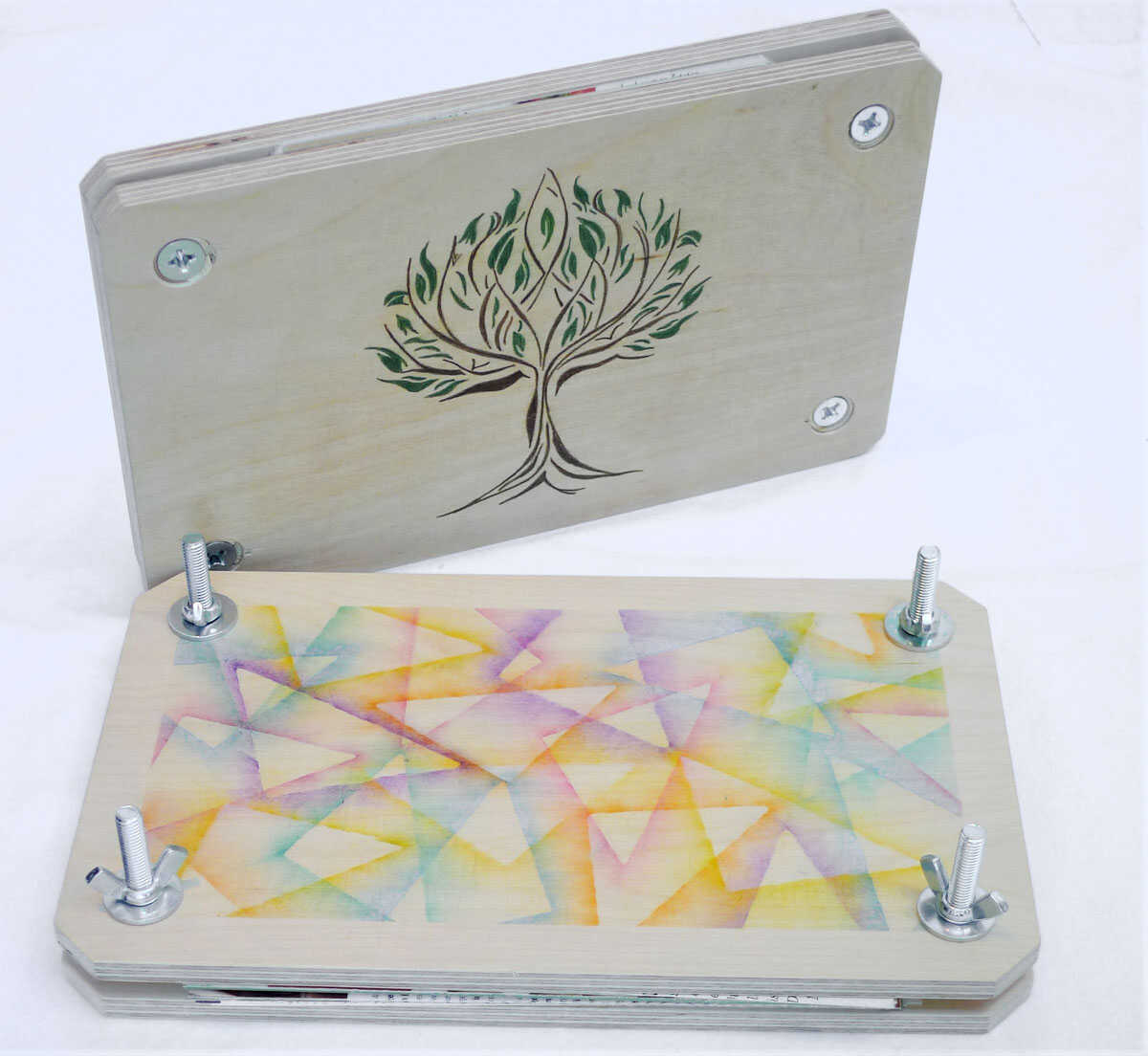 Blumenpressen aus Holz basteln im Städtischen Museum