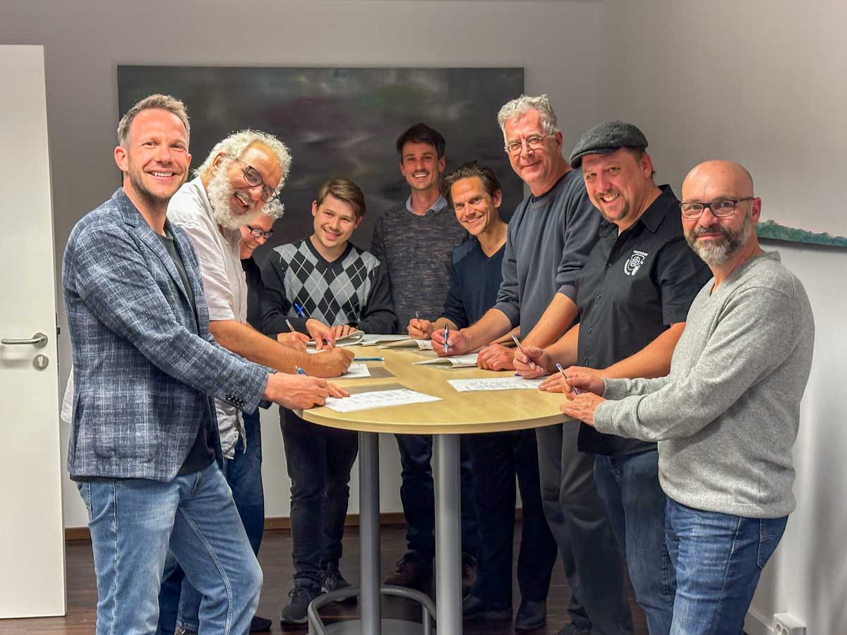 Theatervereine unterschreiben Kooperationsvertrag zur Theaterwoche Rosenheim