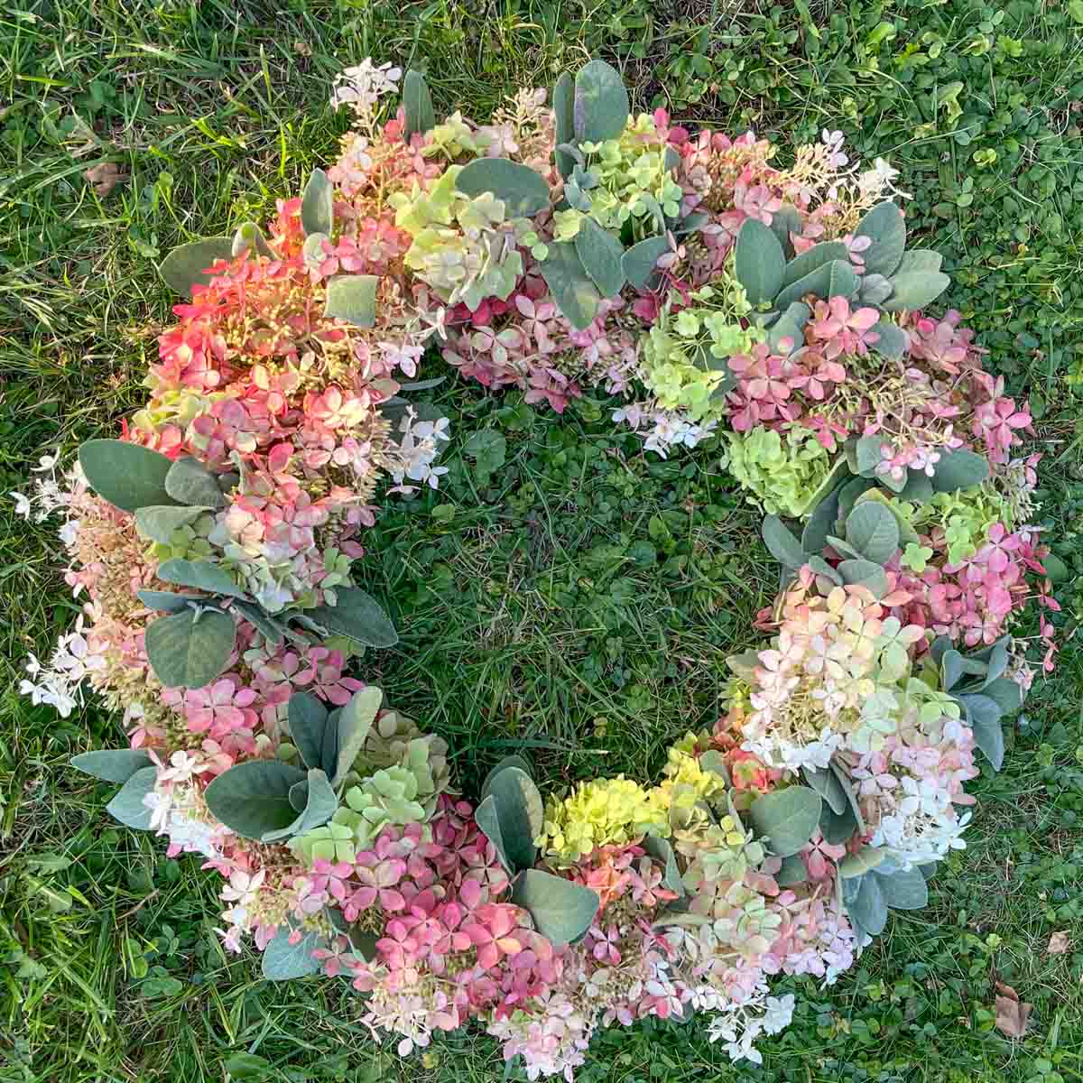 Kranzbinden aus Naturmaterialien im Treffpunkt Grün