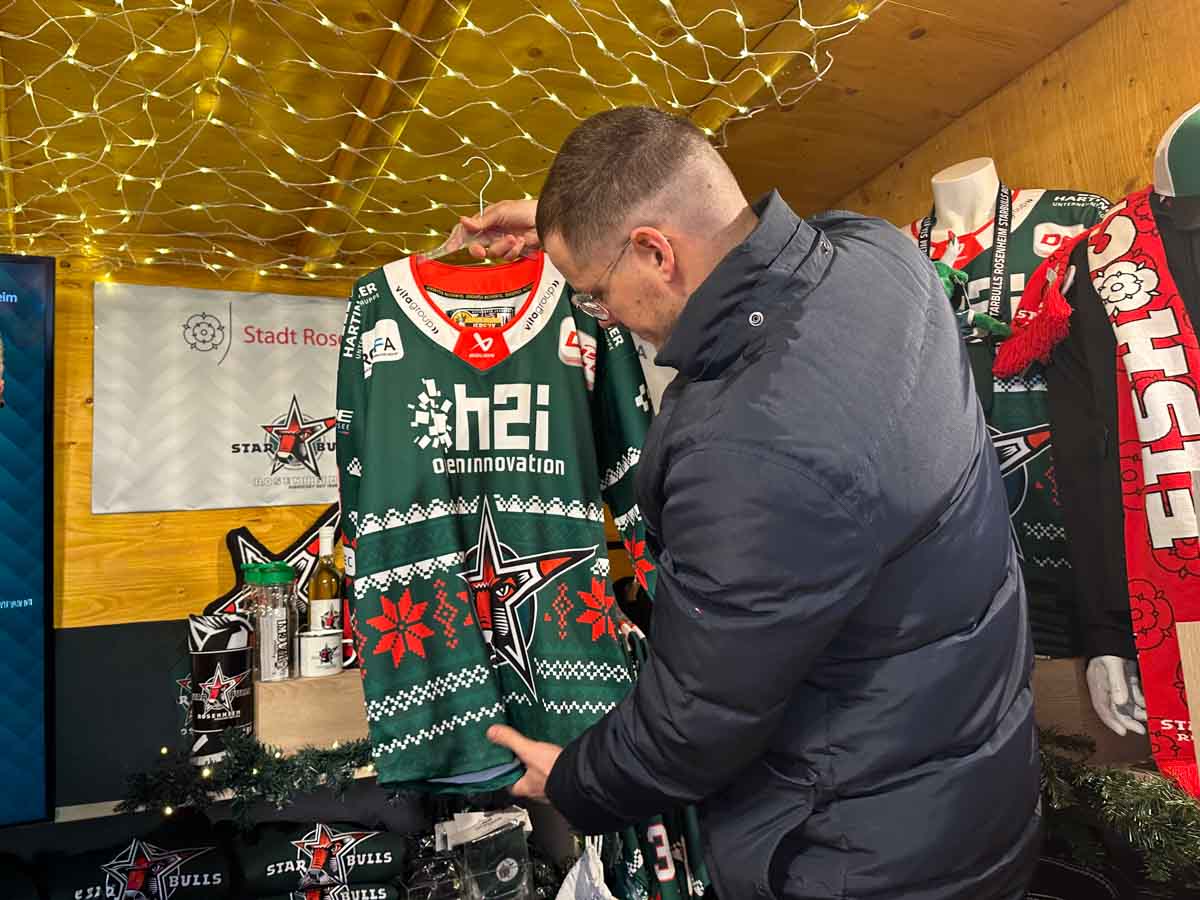 Weihnachtstrikot Starbulls Stand Christkindlmarkt Rosenheim