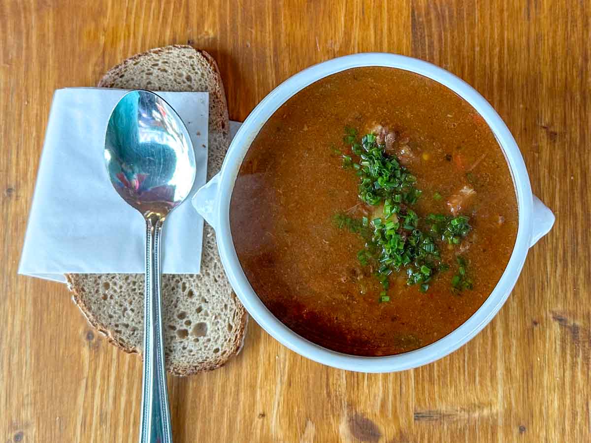 Suppenalm Gulaschsuppe Christkindlmarkt Rosenheim