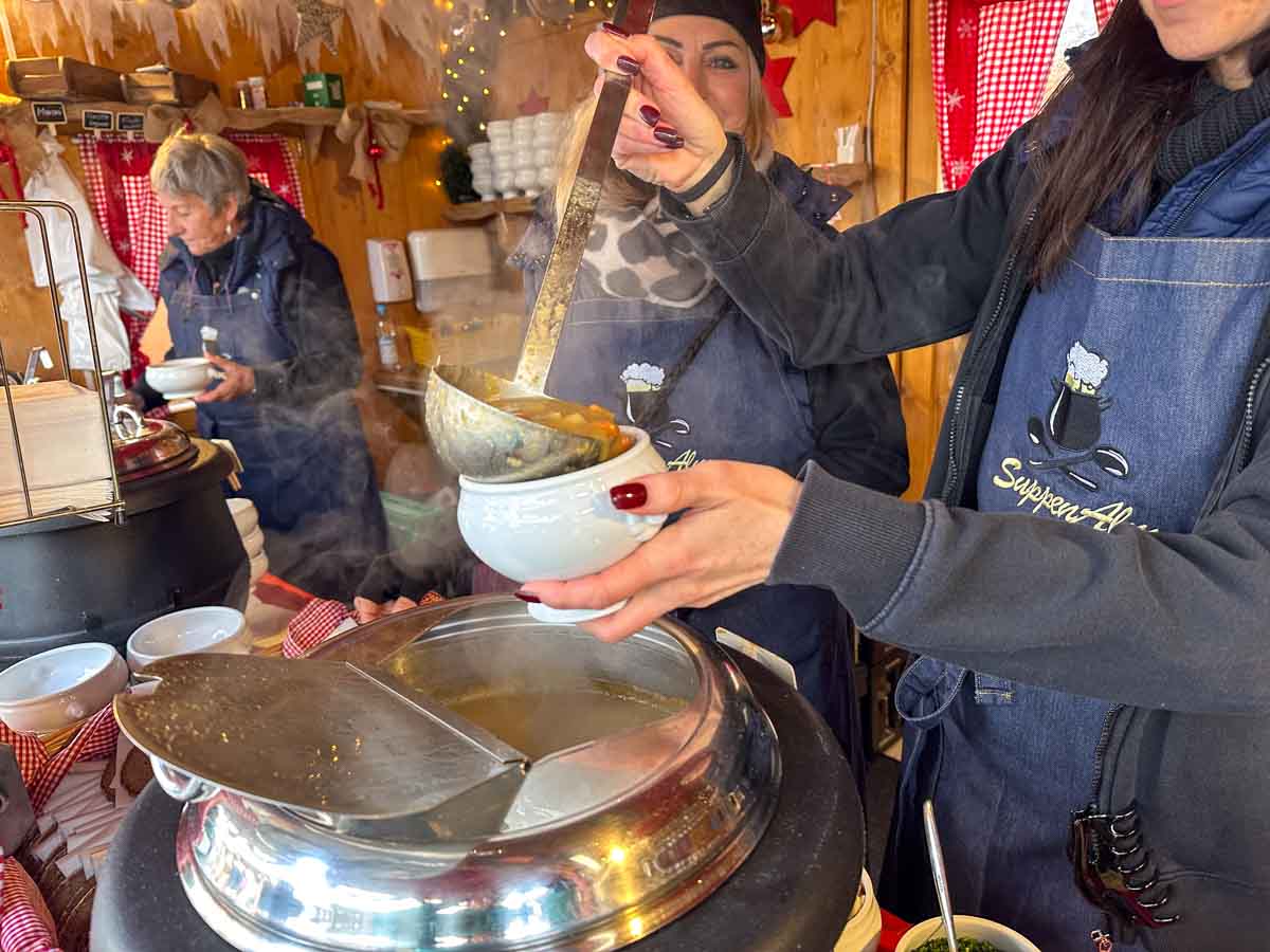suppenalm-christkindlmarkt-credit-stadttipps-rosenheim-05