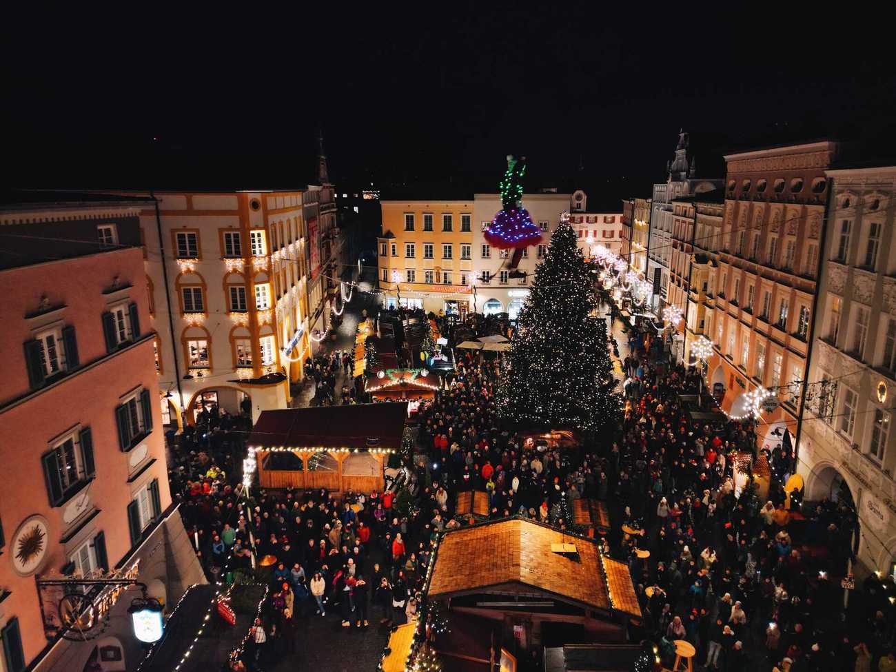 friedi kuehne slackline christkindlmarkt rosenheim copyright simon hoelzl