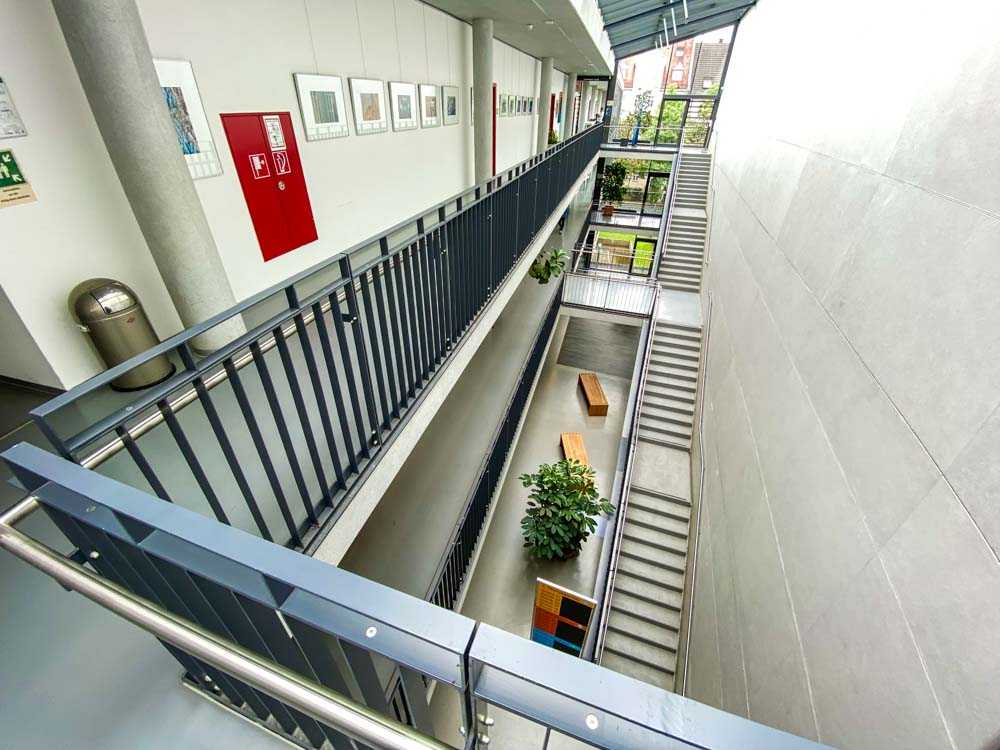 vhs_rosenheim_etge3_treppenhaus_@stadttipps_rosenheim