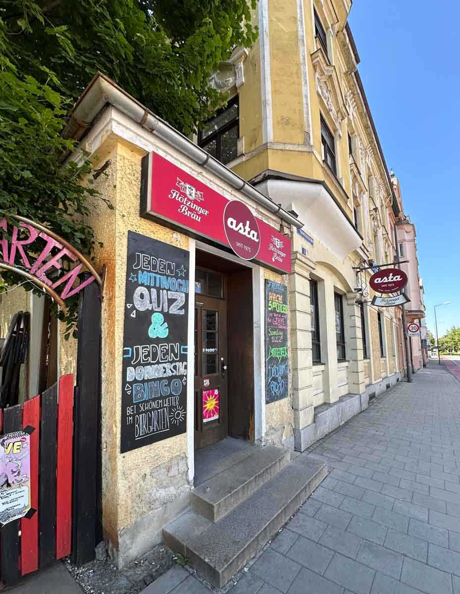 Asta Kneipe in Rosenheim Eingang