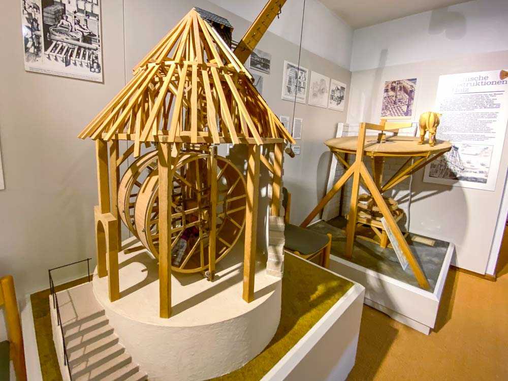 holztechnisches_museum_wasserrad_von_mensch_betrieben©stadttipps_rosenheim