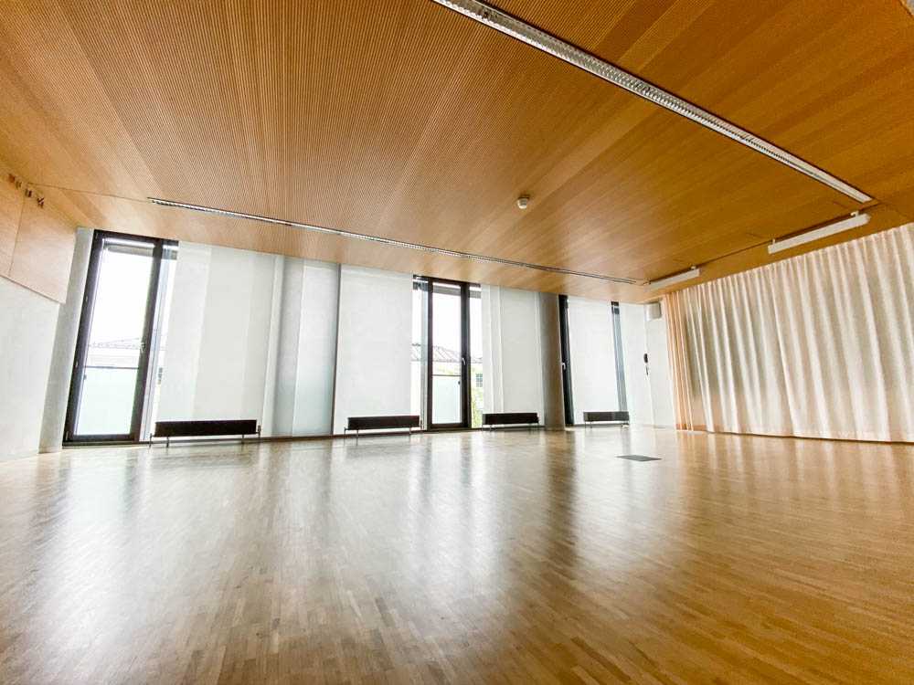 vhs_rosenheim_sport_yoga_raum_@stadttipps_rosenheim