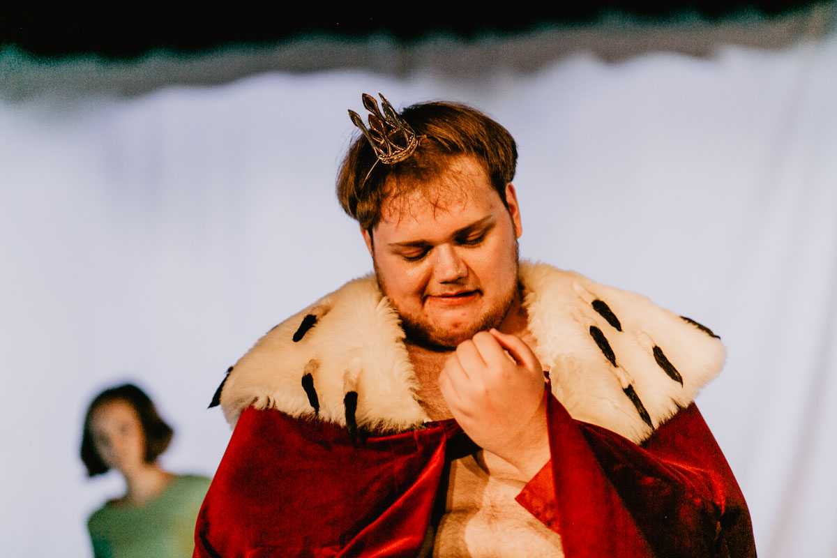 der_kleine_prinz_daniel_hutter_als_koenig_copyright_ carina_pilz