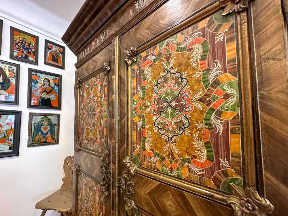 staedtisches_museum_perthaler_zimmer_bauernschranktuer_copyright_stadttipps_rosenheim