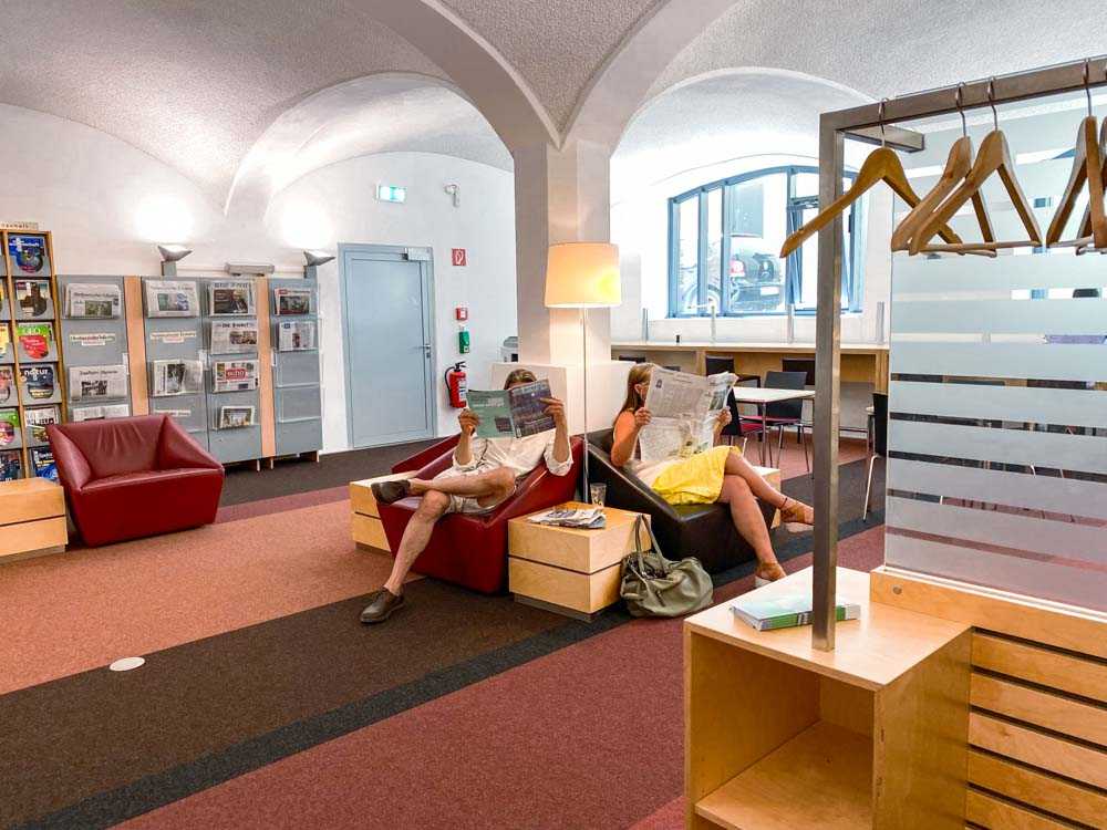 blick_ins_lesecafe_stadtbibliothek©stadttipps_rosenheim