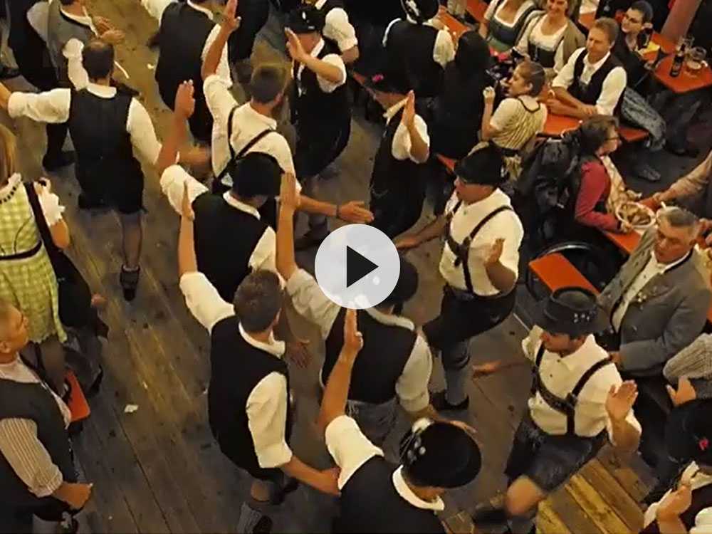 Schuhplattler & Goaßlschnoizer im Flötzinger Zelt